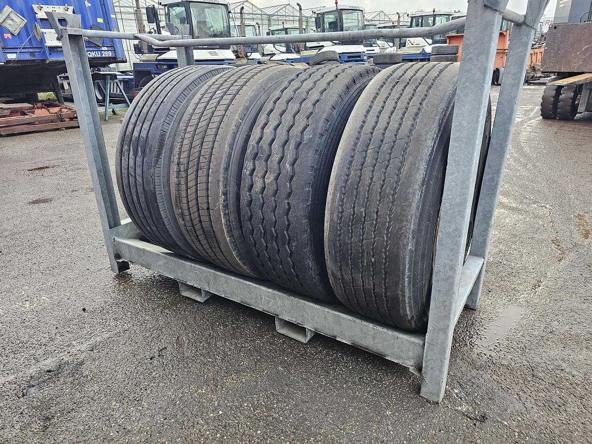 Gebruikt FIRESTONE / LEAD / NEXT TREAD/ TRAILER TIRE.