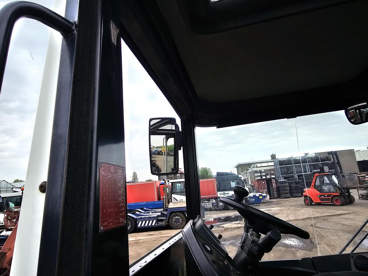 Gebruikt 2011 TERBERG RT283 | TERMINAL TRACTOR 4X4| TURNING CHAIR. | AUTOMATIC GEAR | 24159 HOURS.