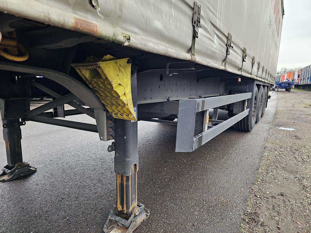 Gebruikt 2011 Schmitz Cargobull SCS24/L-1362 E B | NL TRAILER|SAF DISC| LOADING LIFT 2 TONS | APK TUV |29-06-2026