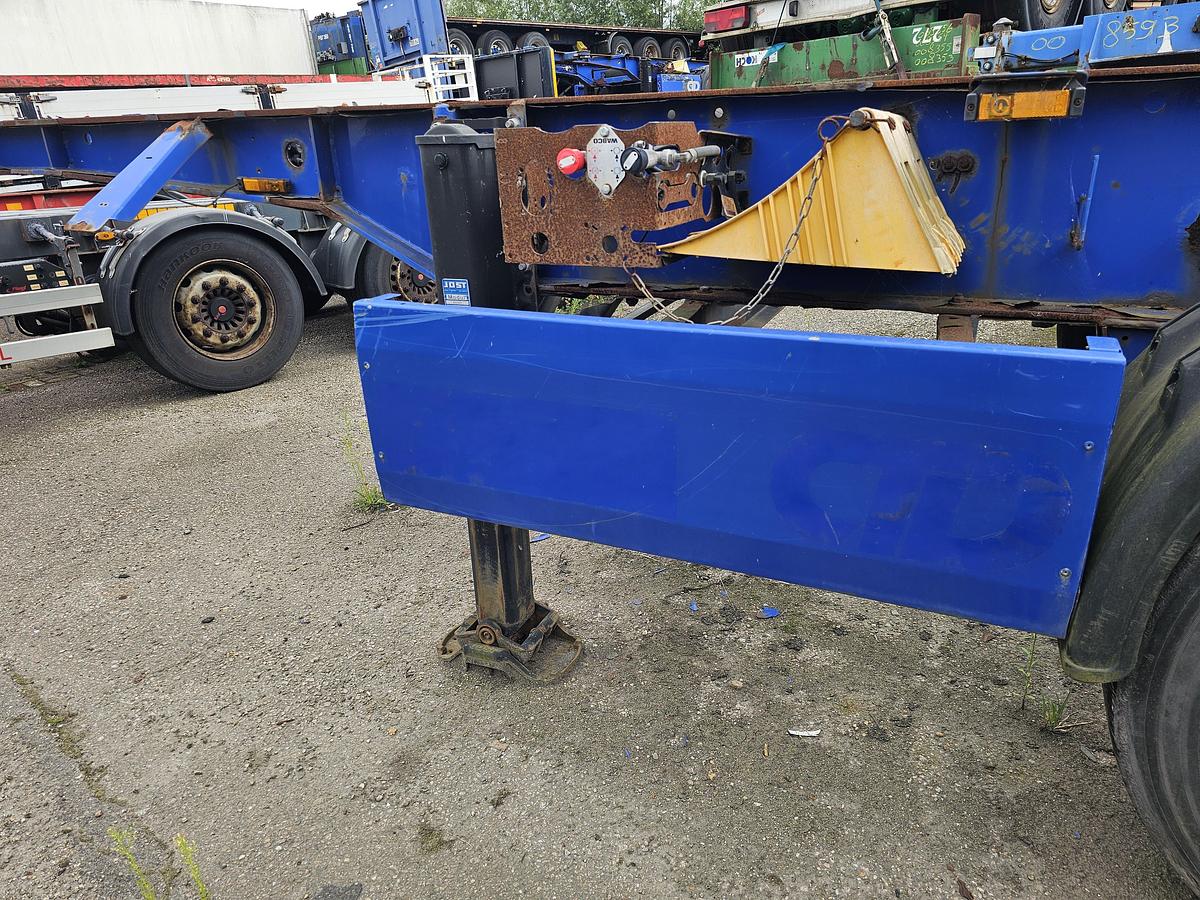 Used 2009 KRONE SZ| 20 FOOT CHASSIS | BPW DRUM | NEW BRAKES| GOOD TIRES| STEEL SPRINGS.