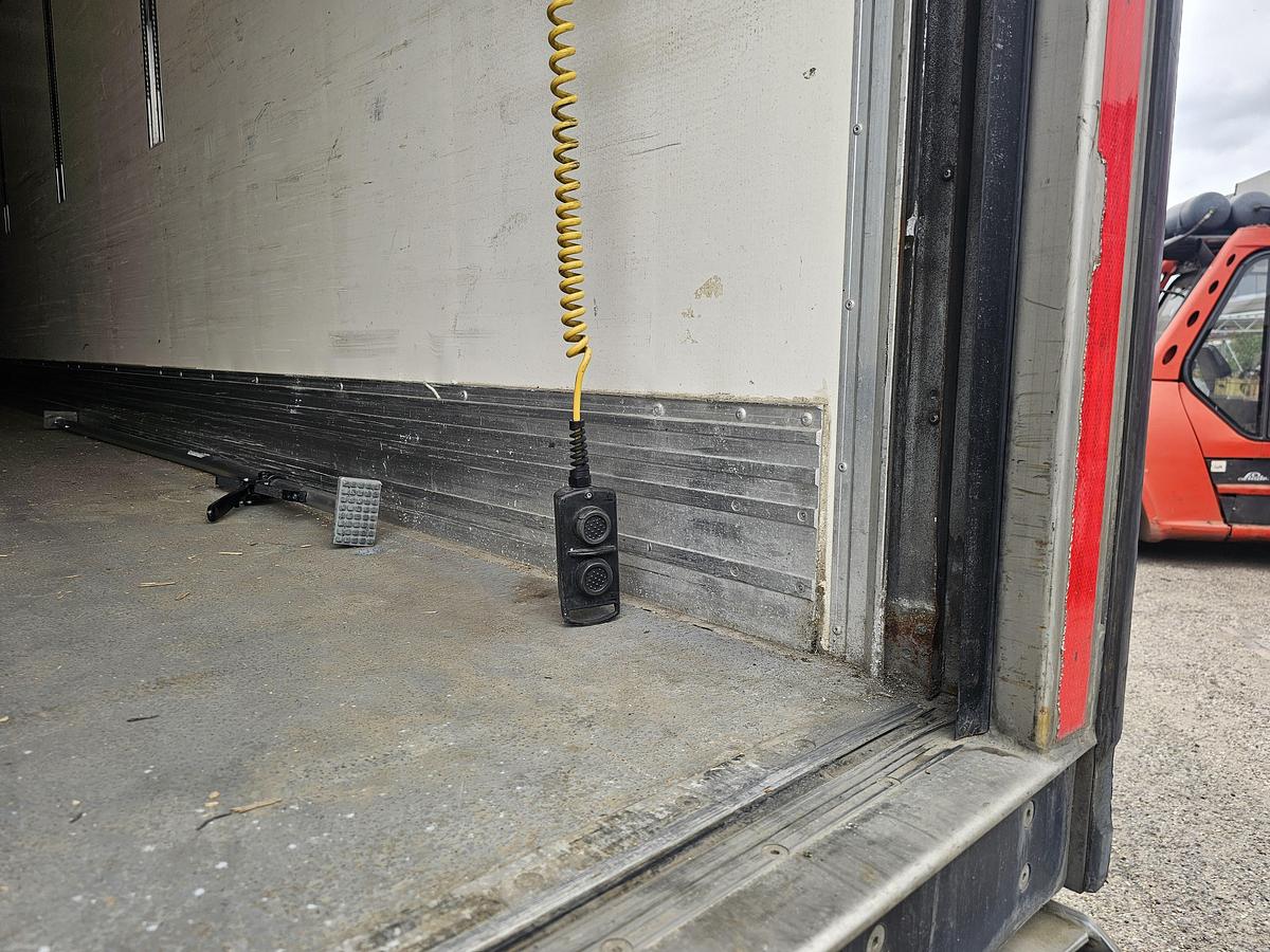Gebruikt 2012 CHEREAU B3 /CITY TRAILER /STEERING AXLE/LIFT AXLE / 11.80 LONG /LOADING LIFT/ BPW DISC / CARRIER FRIDGE.