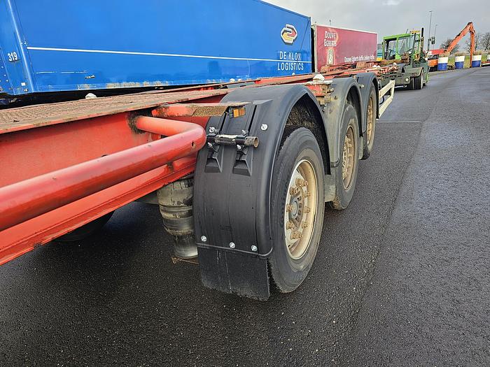 Used 2004 Krone| Sd 27| fixed chassis | 40 ft 2 x20 ft | light weight | 4870 kg.