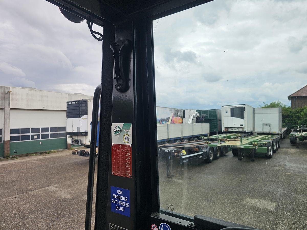 Gebruikt 2015 TERBERG RT283 /TERMINAL TRACTOR 4X4/ TURNING CHAIR. /AUTOMATIC GEAR /21822 HOURS