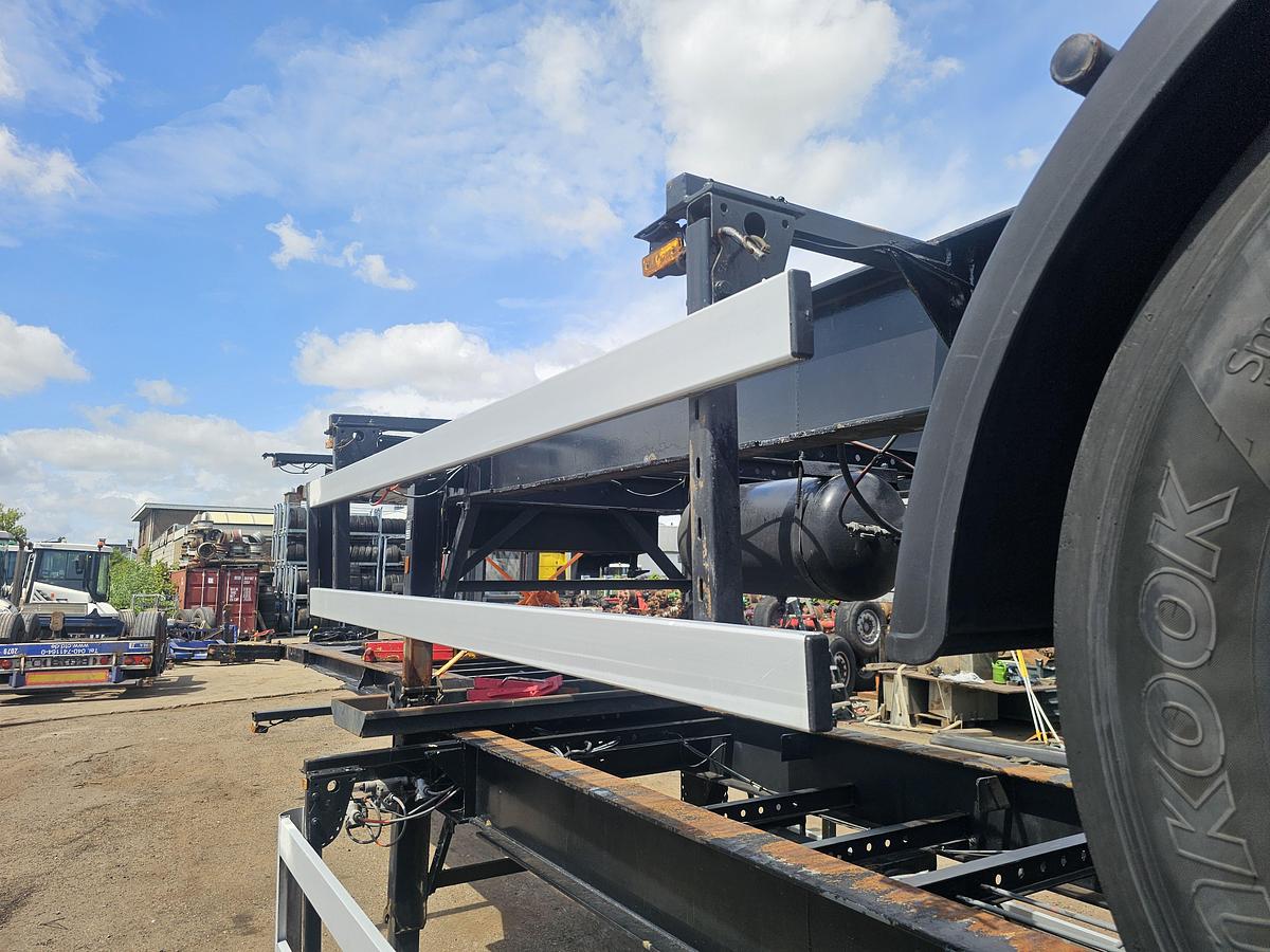 Gebruikt 2000 GROENEWEGEN 45.07 CC-12-27 / 45 FT AND 40 FT CHASSIS BPW DISC. APK/TUV. 15-02-2027. PRIJS PER STUK.