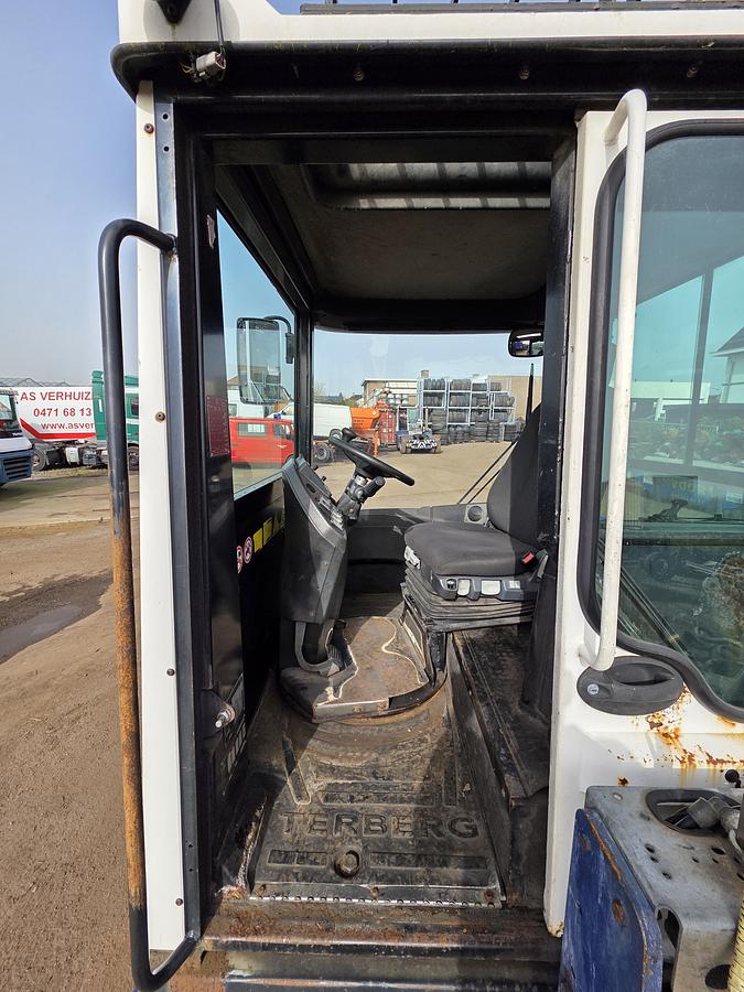 Gebruikt 2011 TERBERG RT283 | TERMINAL TRACTOR 4X4| TURNING CHAIR. | AUTOMATIC GEAR | 24846 hOURS.