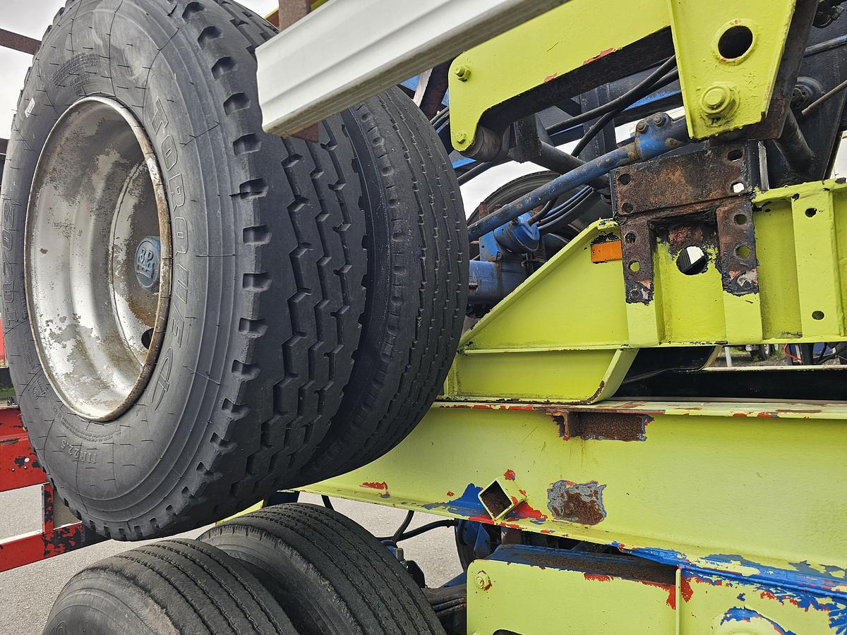 Used 1990 divers 40 ft gooseneck  steel suspension double tires.