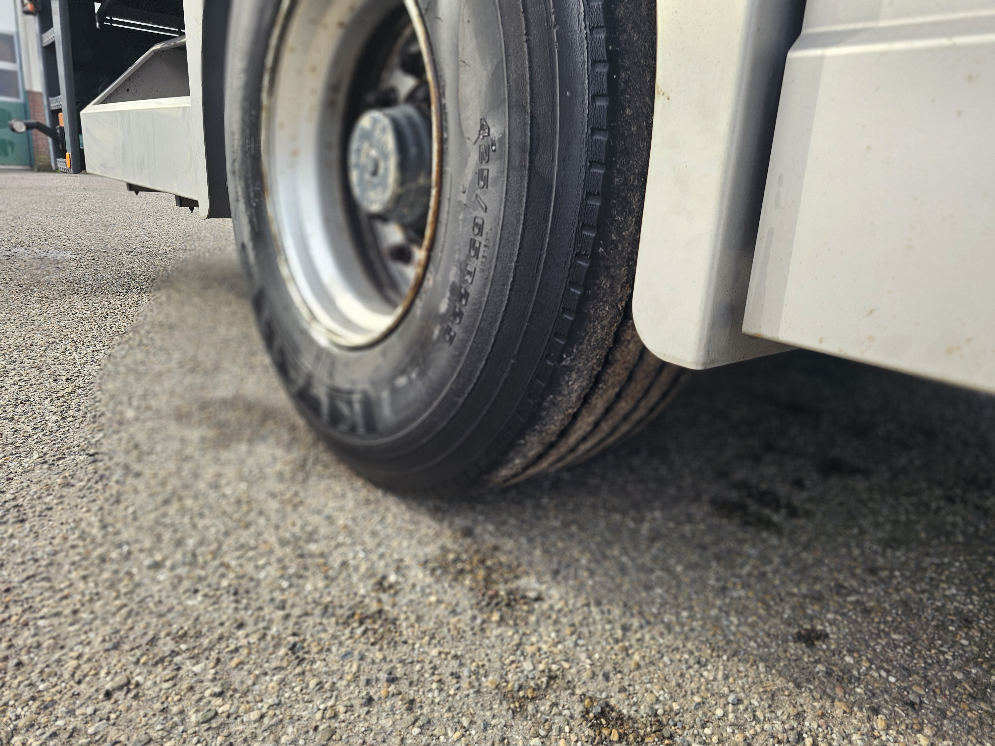 Gebruikt 1997 BROSHUIS 1AOU 10 10 /SINGLE AXLE/ SAF DRUM/ OLD BUT LIKE NEW/ (EXTENDIBLE) APK,TUV 10-06-2027.