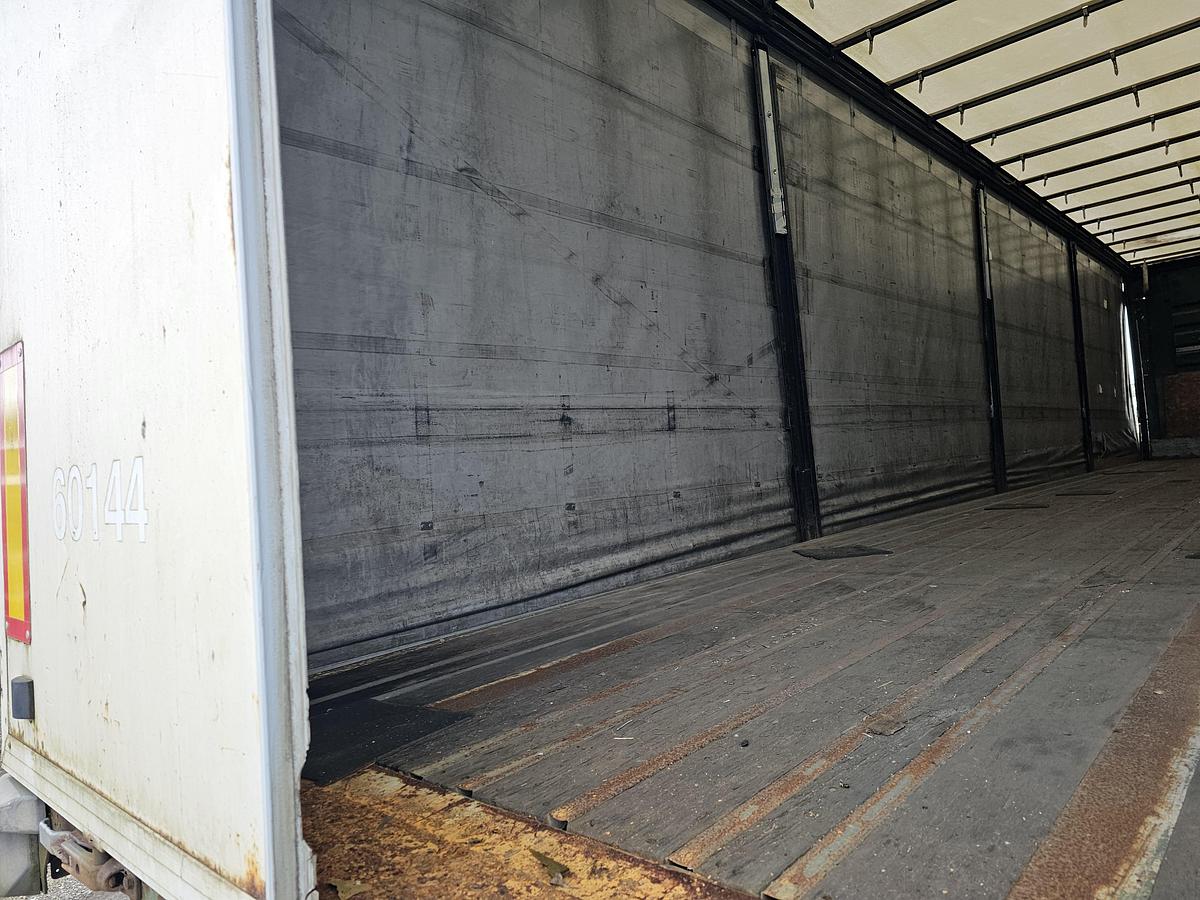 Gebruikt 2004 FREUHAUF T39B 3 AXLE CURTAINSIDE |OPEN ROOF | BPW AXLES.