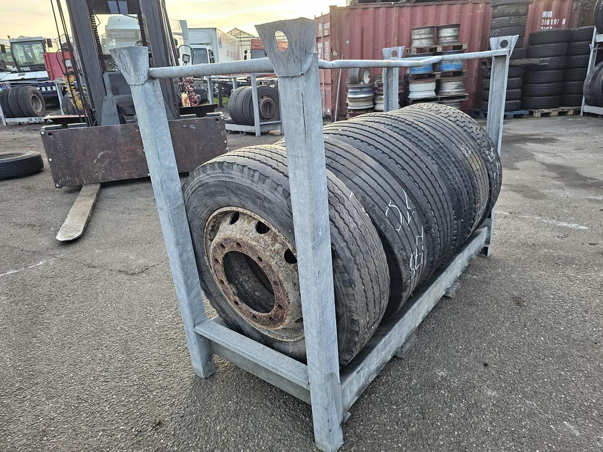 Gebruikt 2005 DIVERS TRAILER TIRE. 275/70 R 22.5