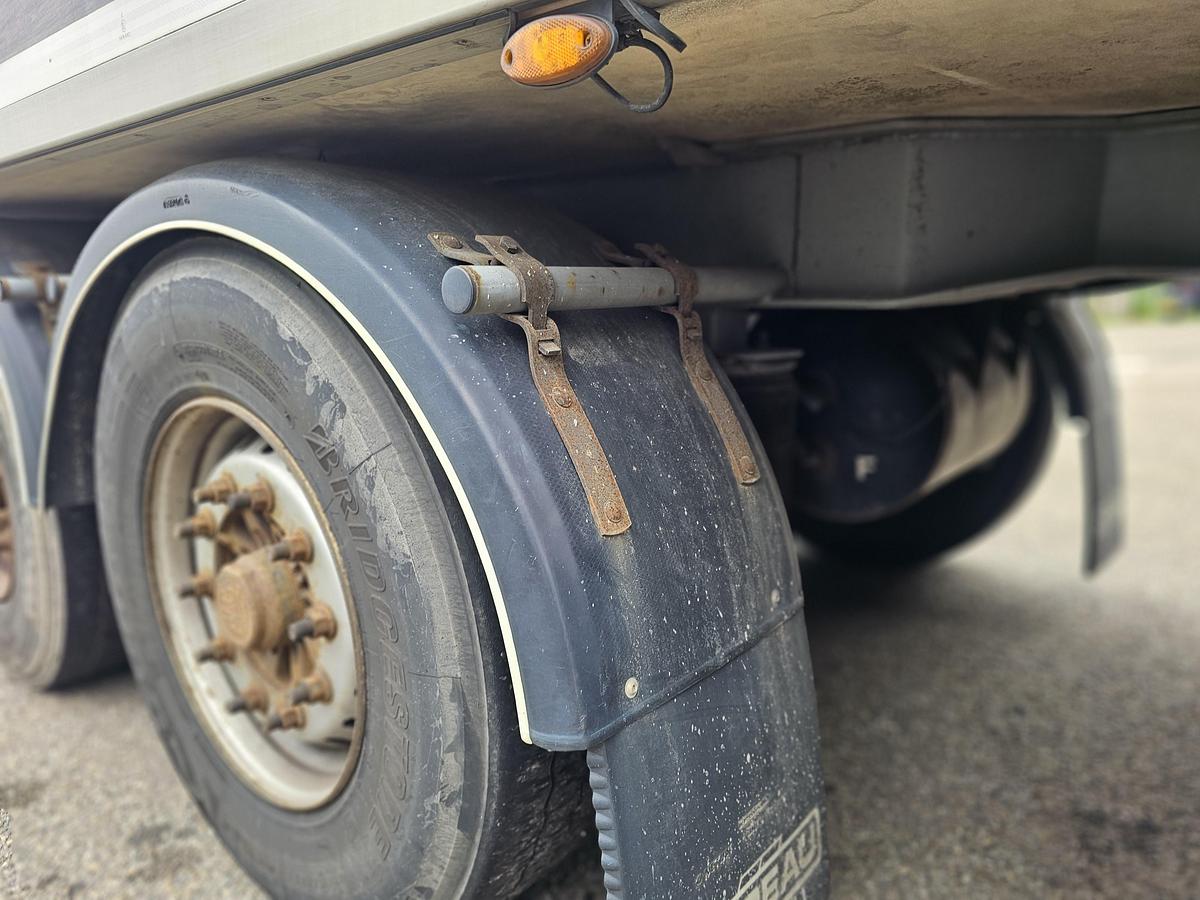 Gebruikt 2012 CHEREAU B3 /CITY TRAILER /STEERING AXLE/LIFT AXLE / 11.80 LONG /LOADING LIFT/ BPW DISC / CARRIER FRIDGE.