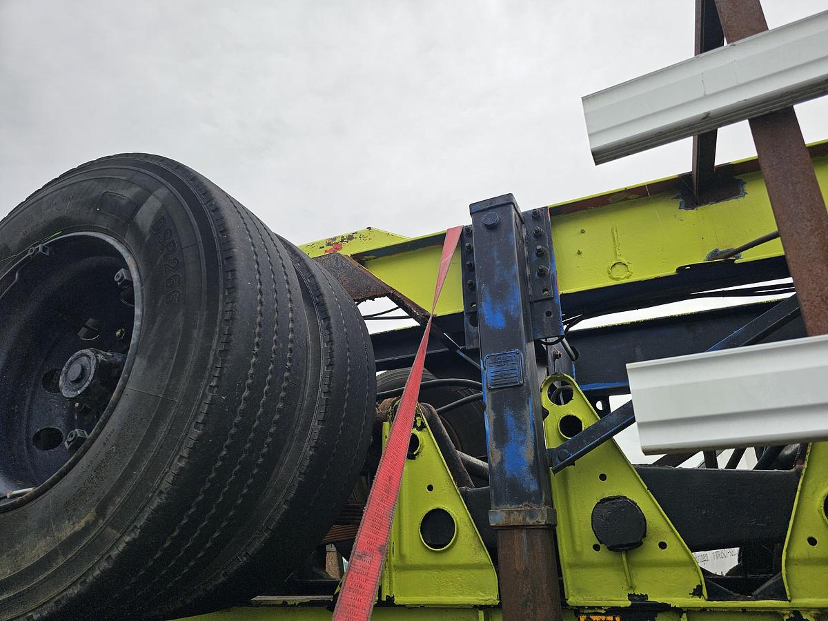Used 1990 divers 40 ft gooseneck  steel suspension double tires.