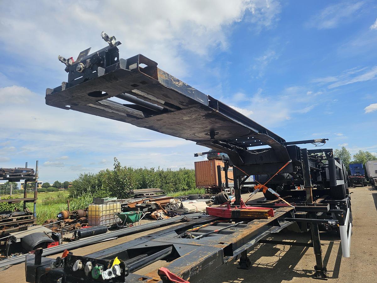 Gebruikt 2000 GROENEWEGEN 45.07 CC-12-27 / 45 FT AND 40 FT CHASSIS BPW DISC. APK/TUV. 15-02-2027. PRIJS PER STUK.