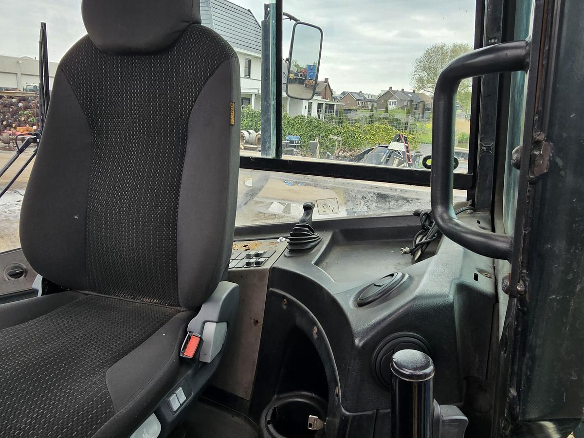 Gebruikt 2011 TERBERG RT283 | TERMINAL TRACTOR 4X4| TURNING CHAIR. | AUTOMATIC GEAR | 24159 HOURS.