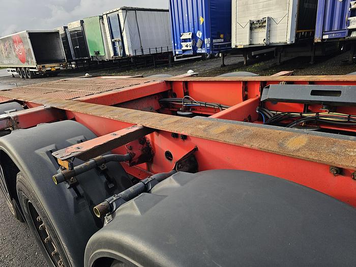 Used 2004 Krone| Sd 27| fixed chassis | 40 ft 2 x20 ft | light weight | 4870 kg.
