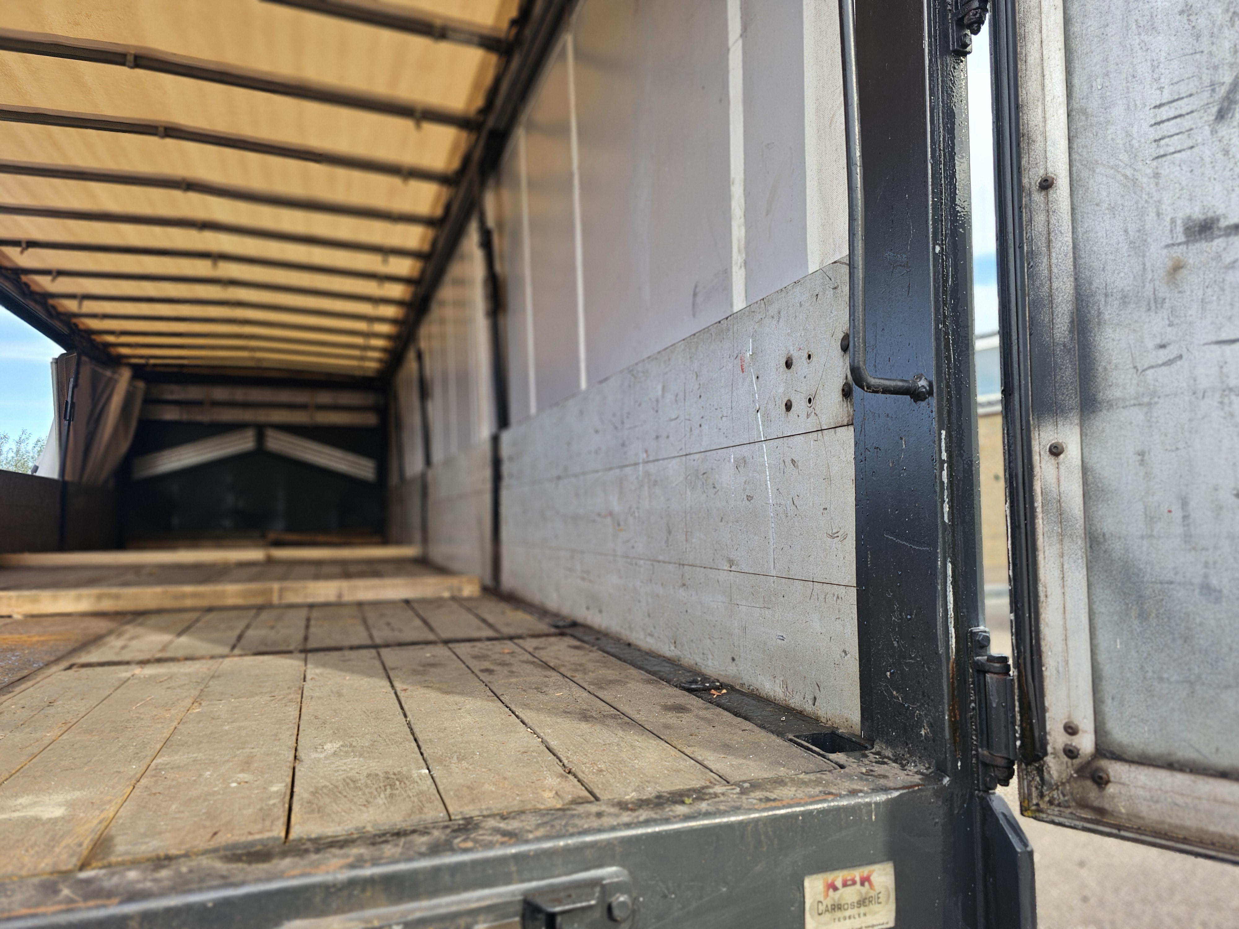 Gebruikt 1997 BROSHUIS 1AOU 10 10 /SINGLE AXLE/ SAF DRUM/ OLD BUT LIKE NEW/ (EXTENDIBLE) APK,TUV 10-06-2027.