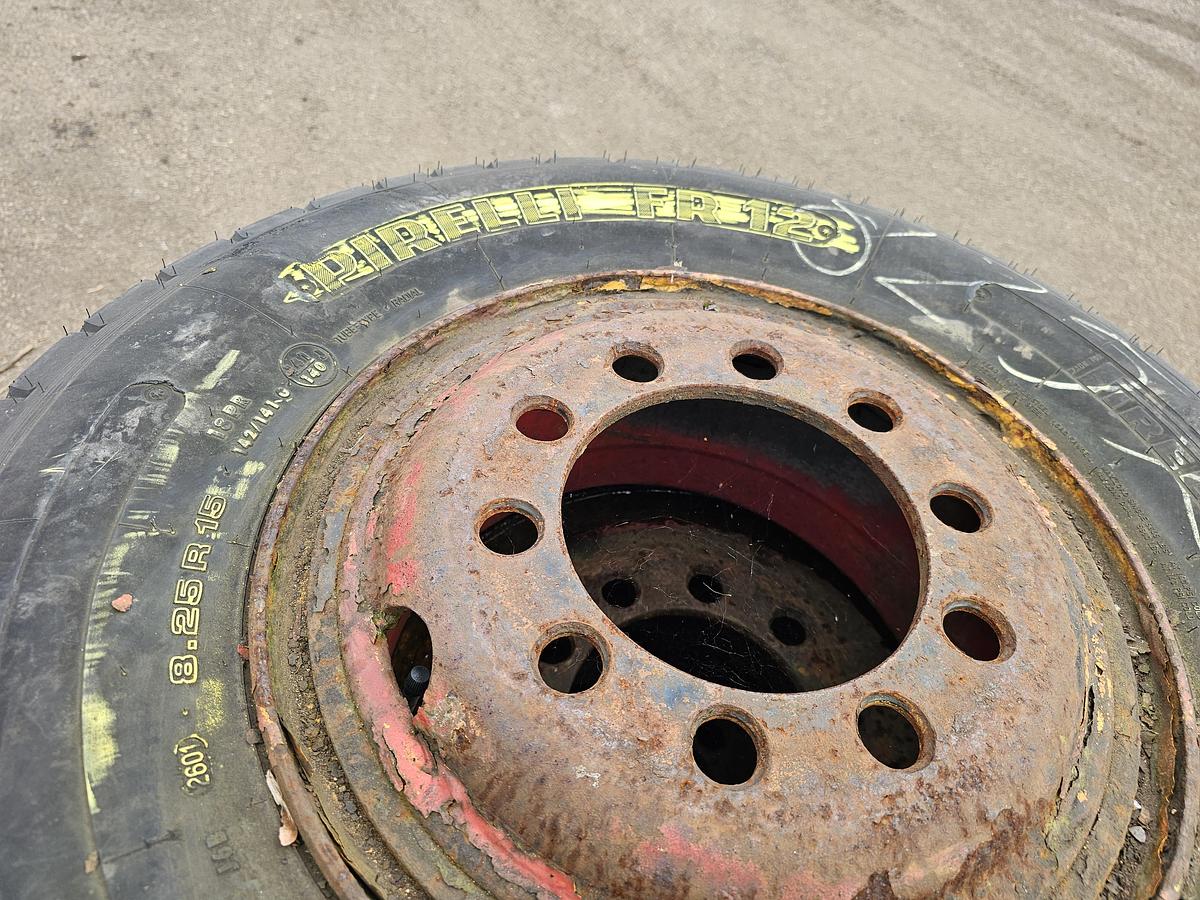 Gebruikt 1990 PIRELLI FR 12 825/R 15 | LOWLOADER TIRES.