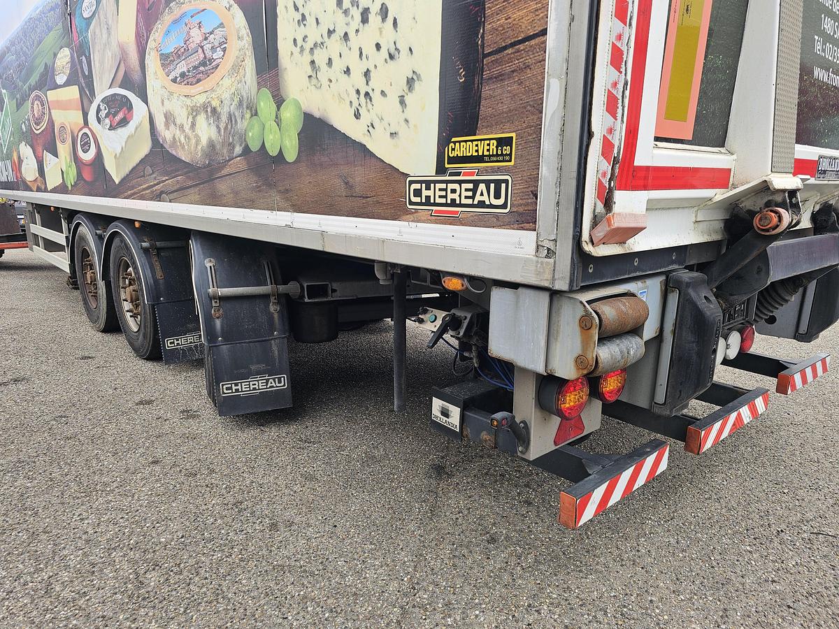 Gebruikt 2012 CHEREAU B3 /CITY TRAILER /STEERING AXLE/LIFT AXLE / 11.80 LONG /LOADING LIFT/ BPW DISC / CARRIER FRIDGE.