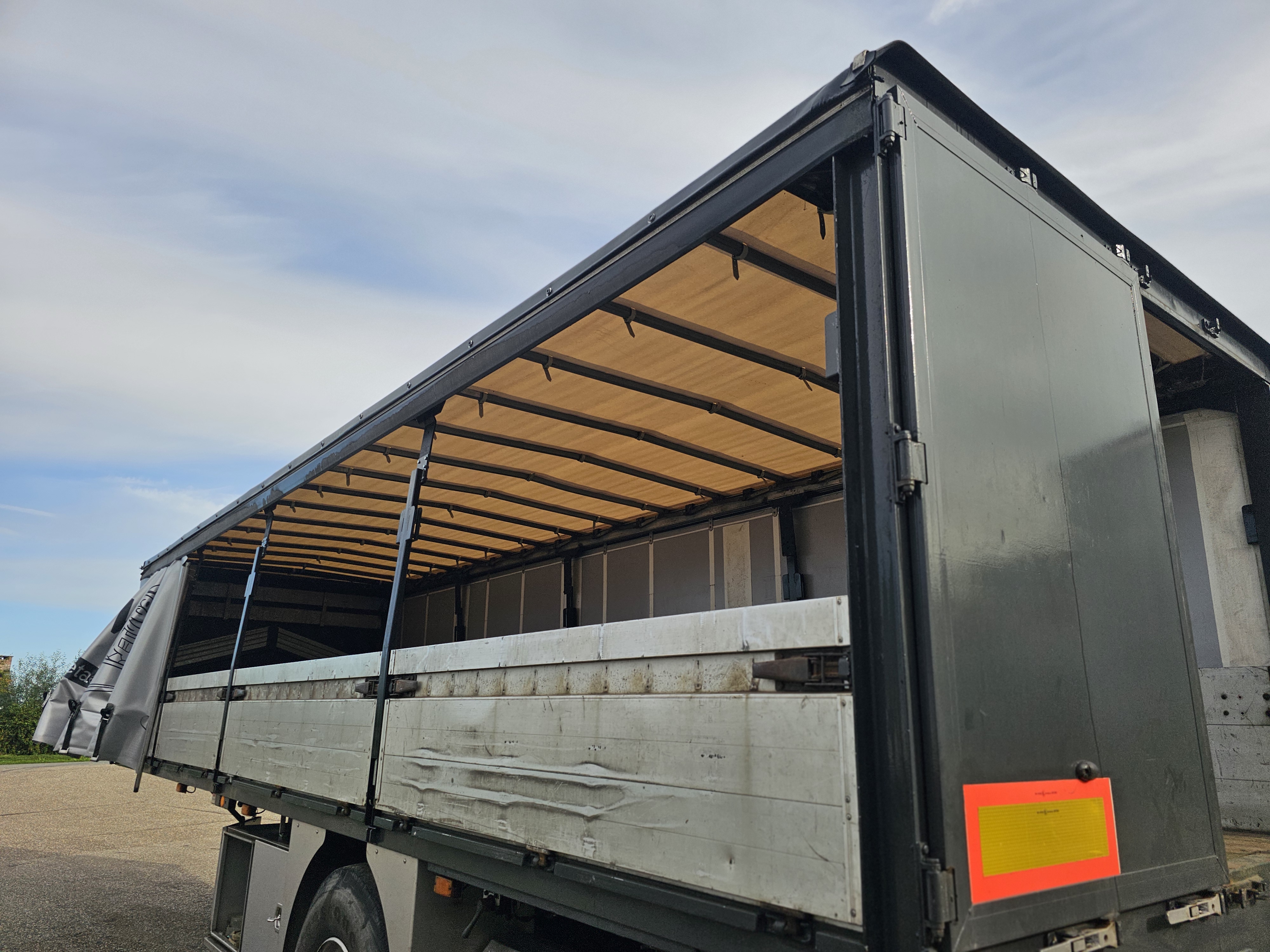 Gebruikt 1997 BROSHUIS 1AOU 10 10 /SINGLE AXLE/ SAF DRUM/ OLD BUT LIKE NEW/ (EXTENDIBLE) APK,TUV 10-06-2027.