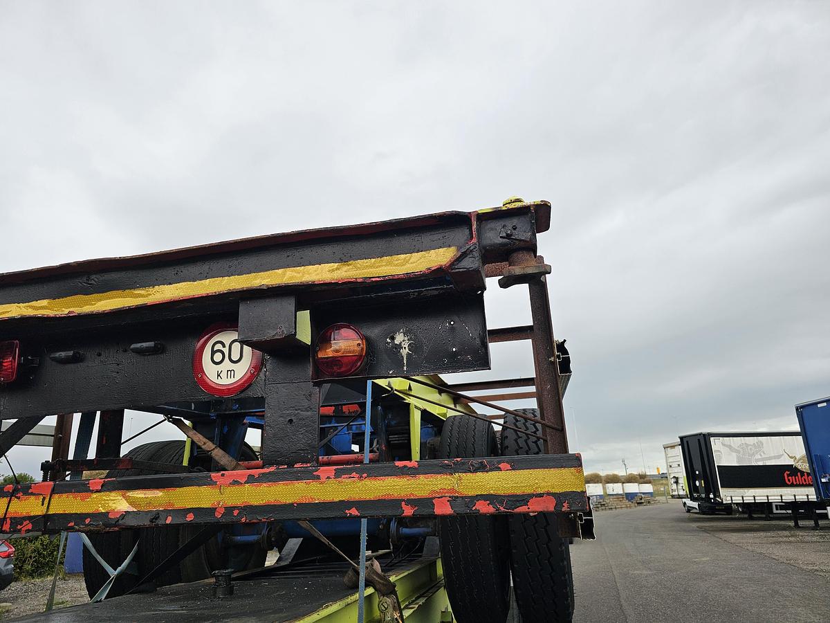 Used 1990 divers 40 ft gooseneck  steel suspension double tires.