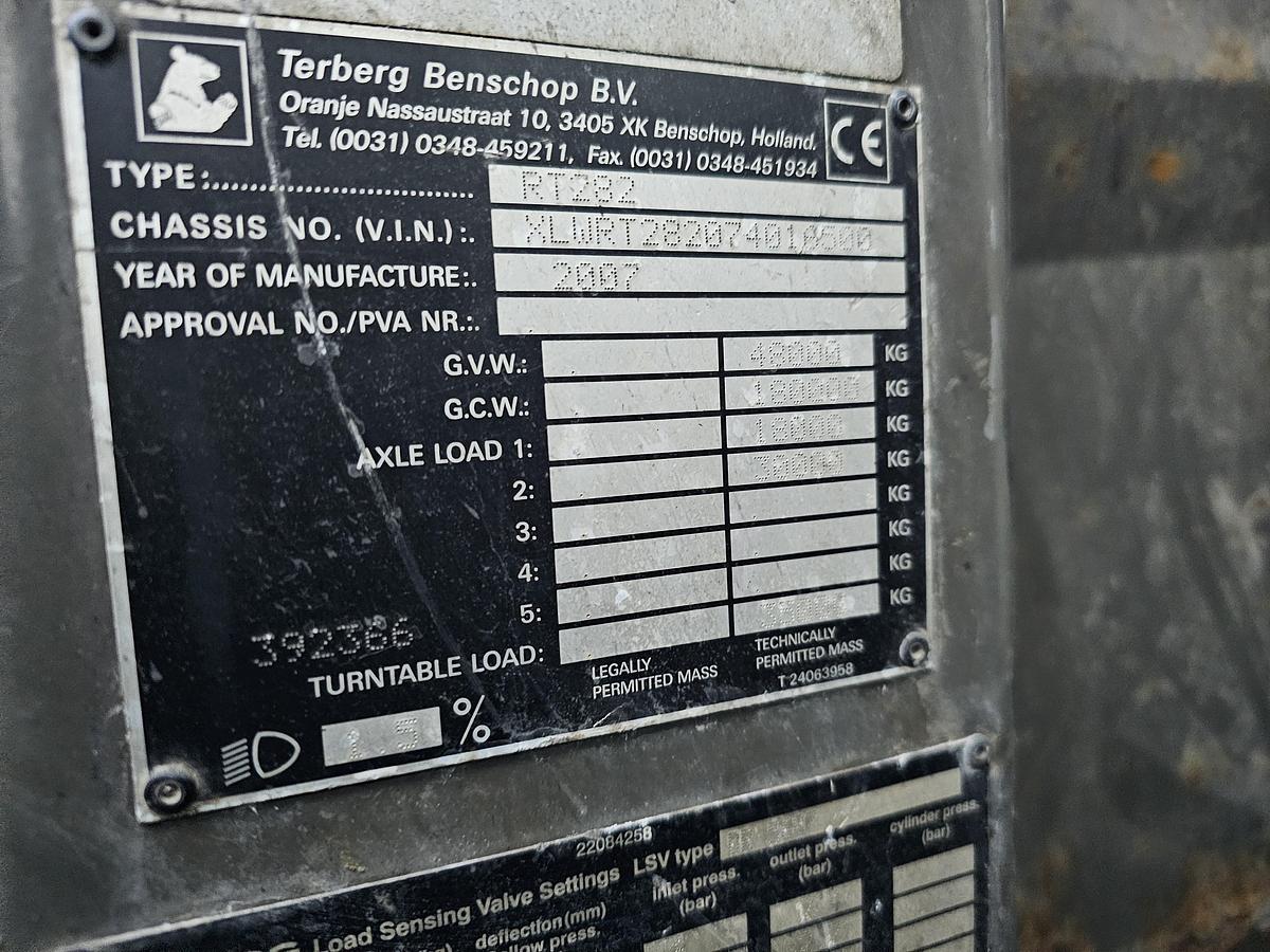 Gebruikt 2007 TERBERG 3 sloop terminal trekkers  RT 282 / RT 283  voor onderdelen  niet gedemonteerd..