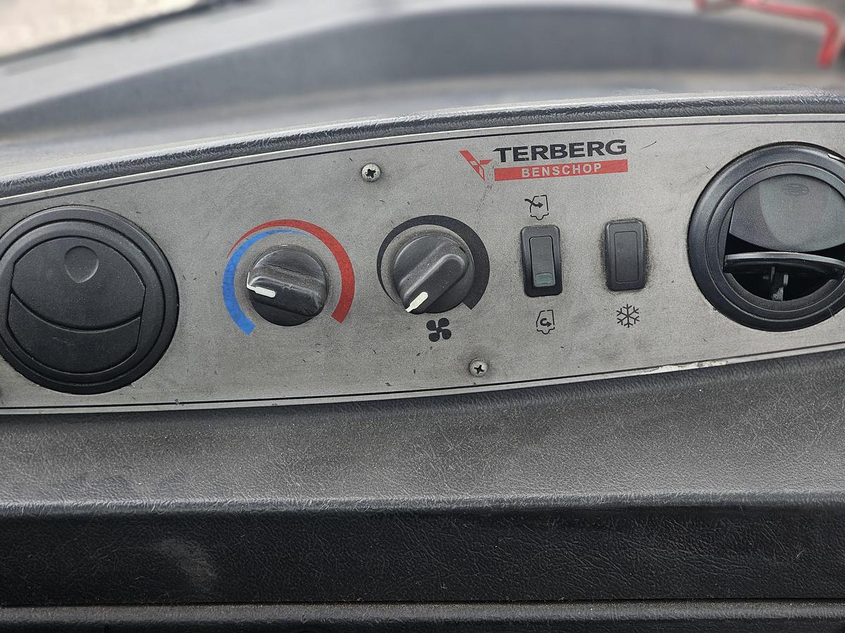 Gebruikt 2015 TERBERG RT283 /TERMINAL TRACTOR 4X4/ TURNING CHAIR. /AUTOMATIC GEAR /21822 HOURS