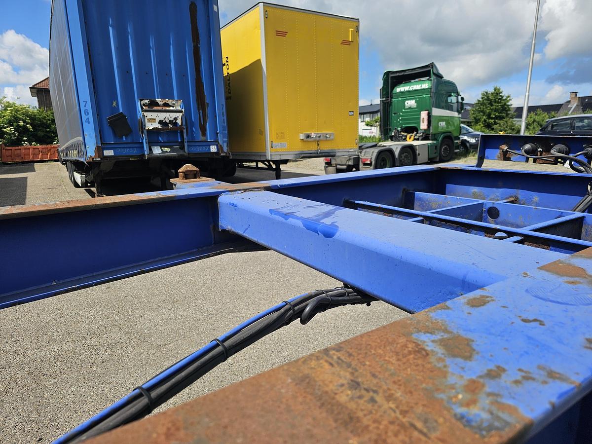 Gebruikt 2006 MKF METALLBAU CS 20 -20 FOOT- CONTAINER CHASSIS -HEAVY DUTY- BPW DRUM -STEEL SUSPENSION- GOOD QUALITY.