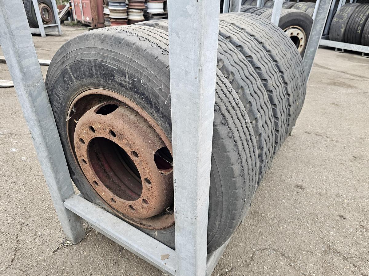 Gebruikt 2000 UNIROYAL 9 R 22.5