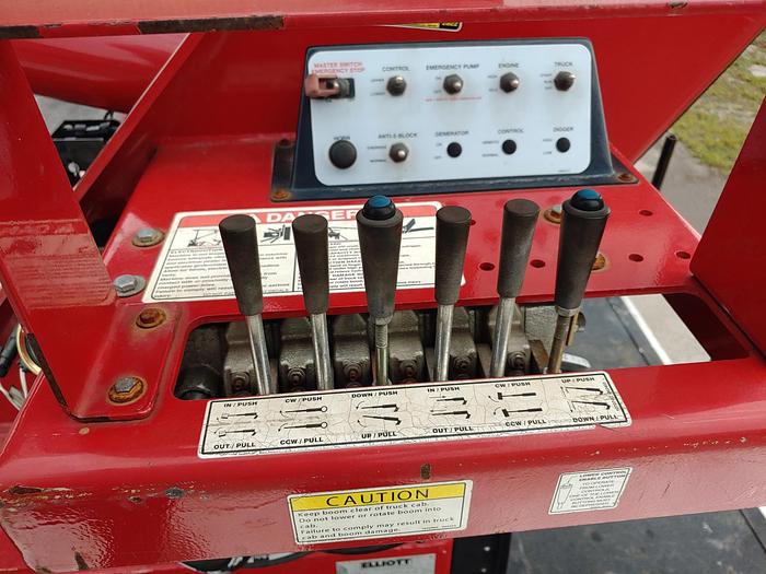 Used Elliott L55R Sign Crane on 2019 International 4300 Reg Cab Flatbed Truck - M97257