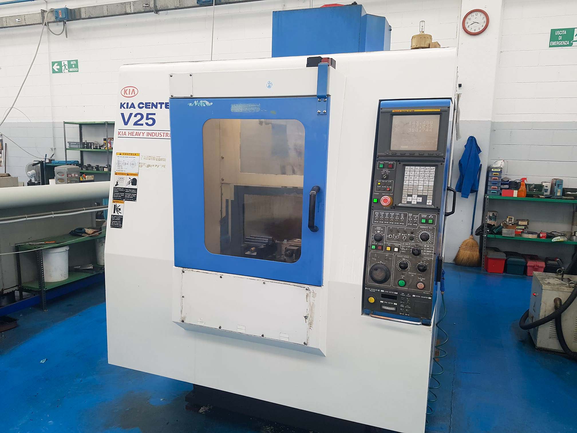 Used KIA Center V25 - Vertical Machining Center - 2005