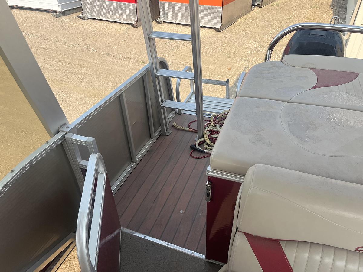 Used 2014 Avalon windjammer funship 2685