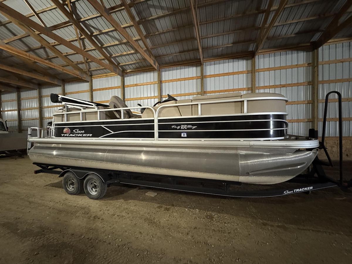Used 2019 Sun Tracker Party Barge 22'