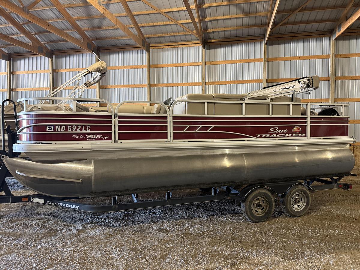 Used 2020 Sun Tracker FISHIN'''' BARGE 20 DLX