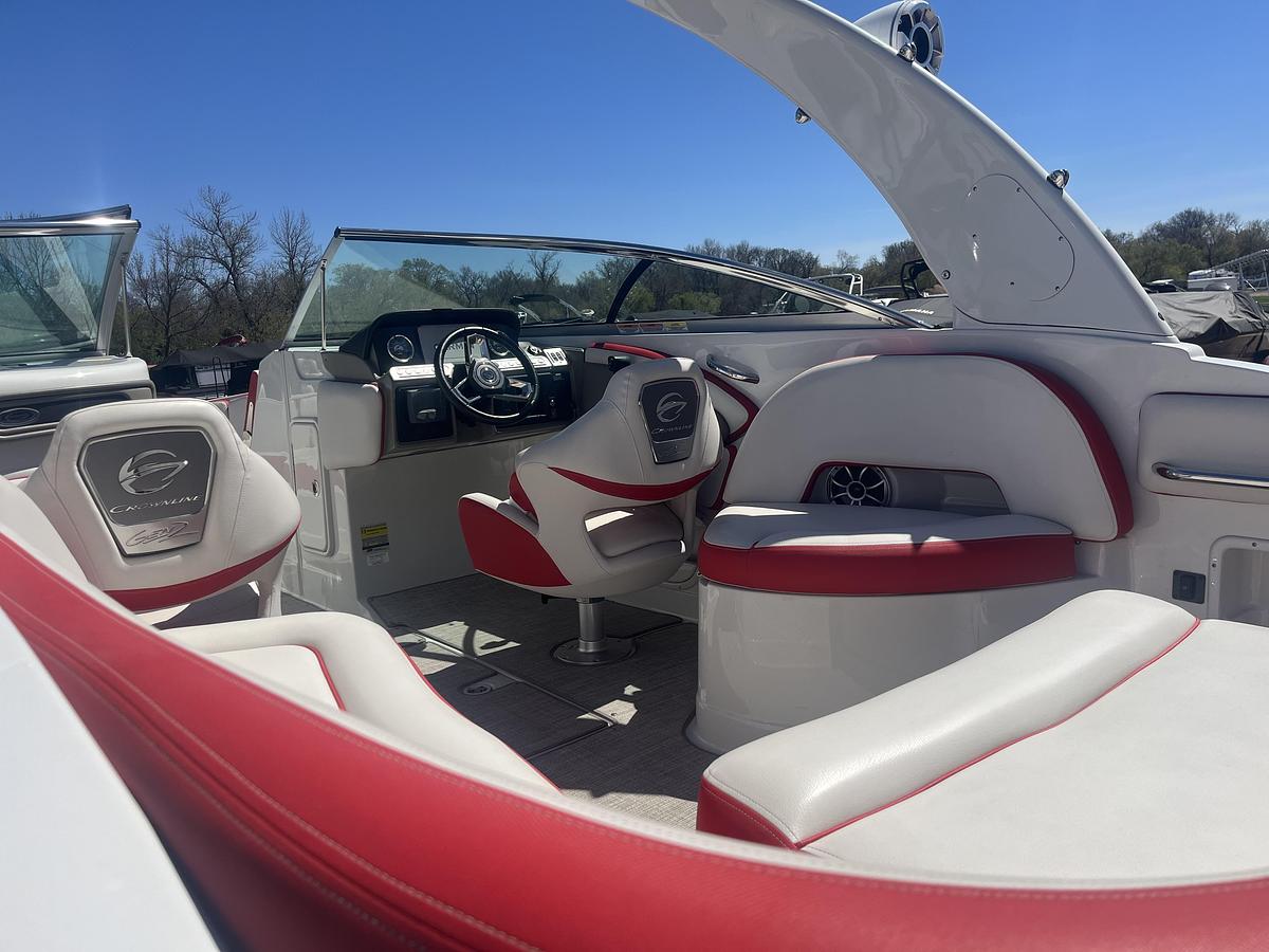Used 2023 Crownline E255