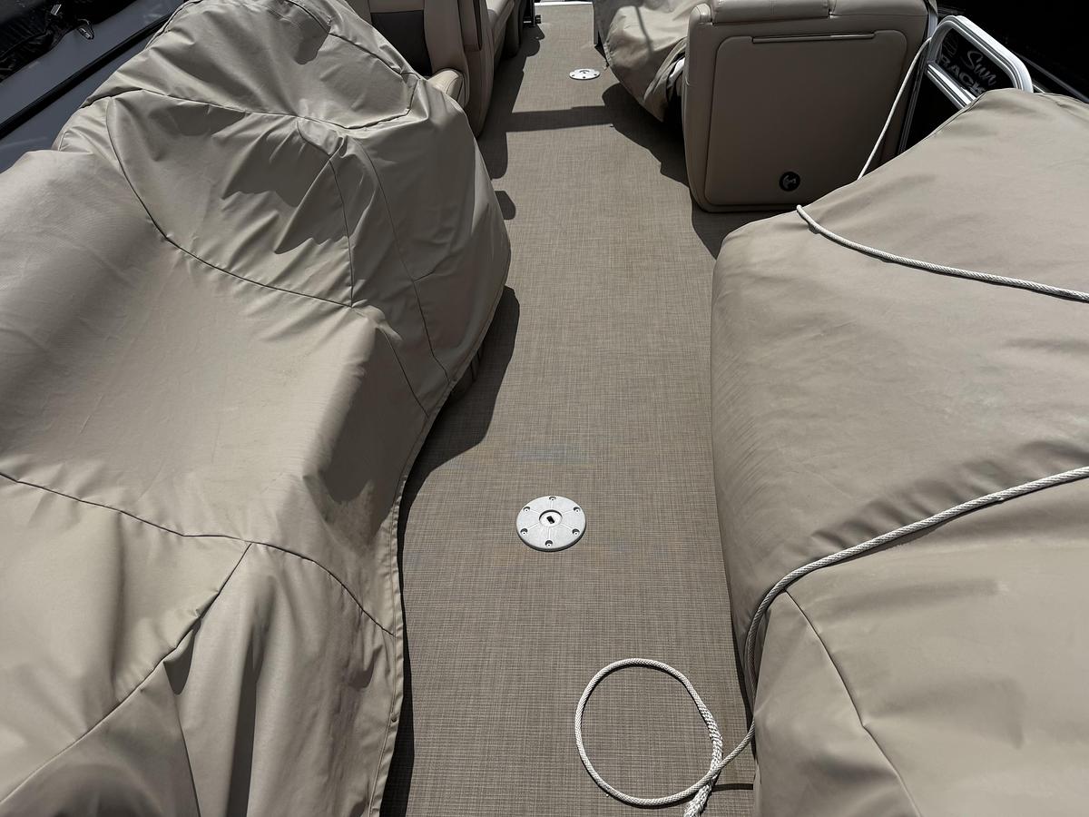 Used 2021 Sun Tracker Party Barge 22'