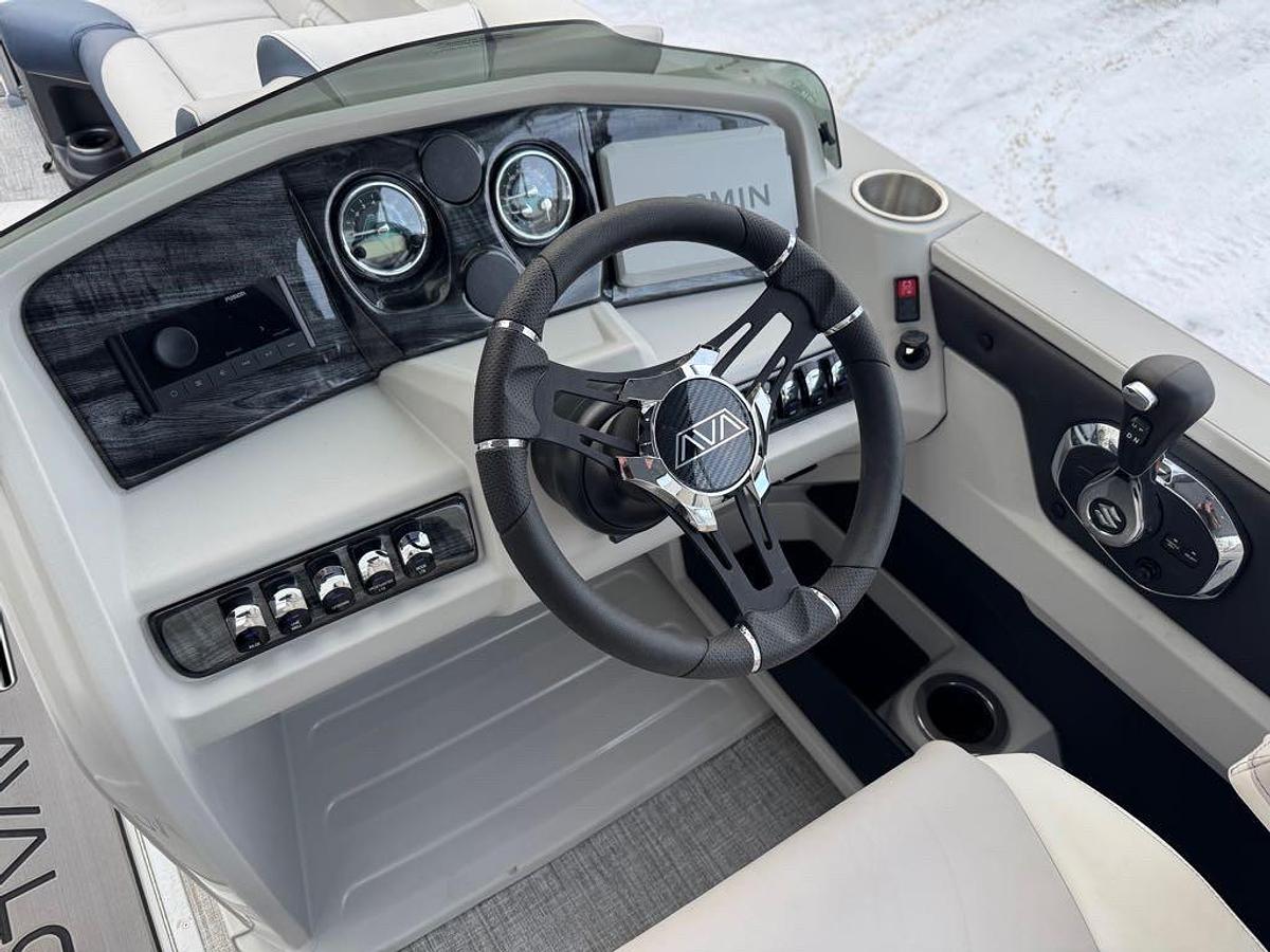 2026 Avalon LSZ 25' Rear Fish