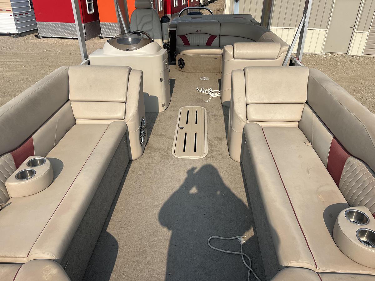 Used 2014 Avalon windjammer funship 2685
