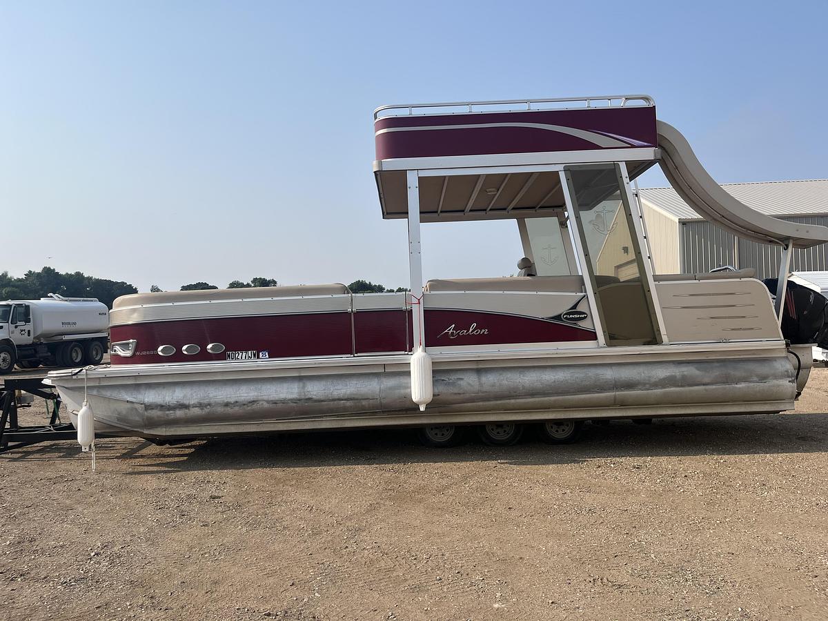 Used 2014 Avalon windjammer funship 2685