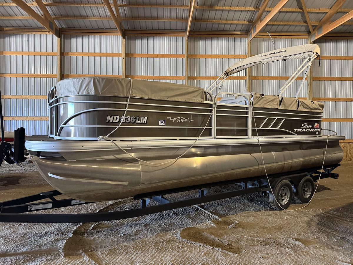 Used 2021 Sun Tracker Party Barge 22'