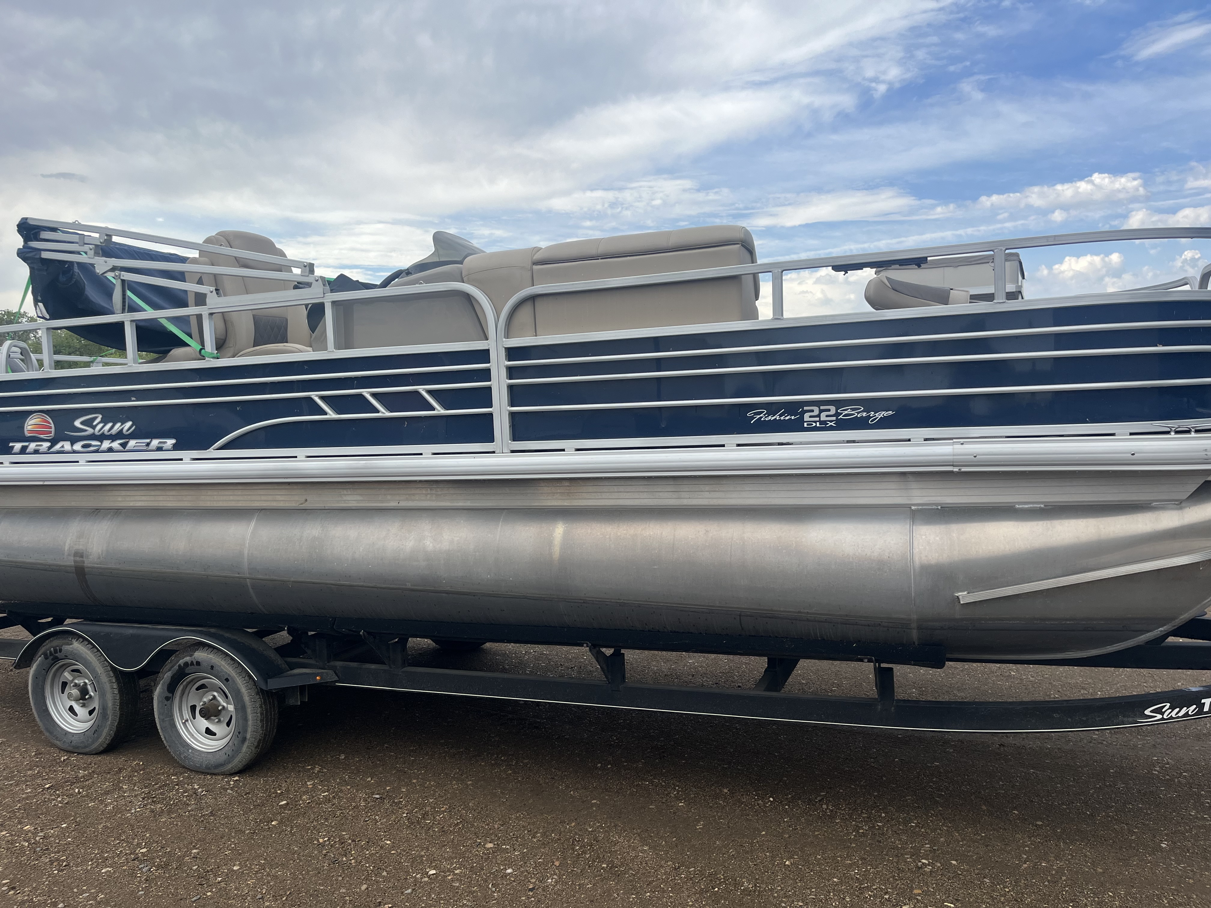 Used 2021 sun tracker fishin barge 22
