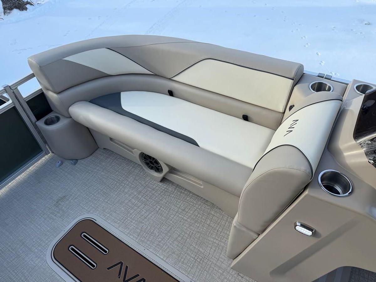 2026 Avalon Venture 85 21' Versatile Rear Bench