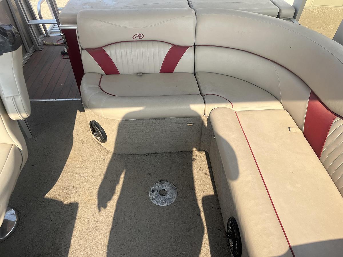 Used 2014 Avalon windjammer funship 2685