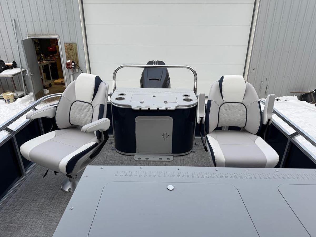 2026 Avalon LSZ 25' Rear Fish