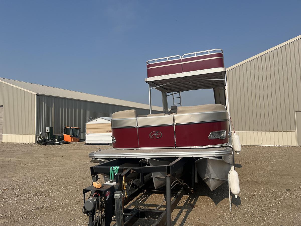 Used 2014 Avalon windjammer funship 2685