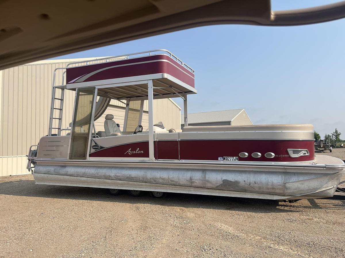 Used 2014 Avalon windjammer funship 2685