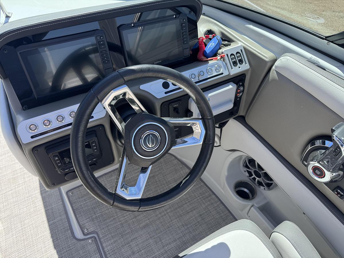 Used 2024 Crownline 260 XSS