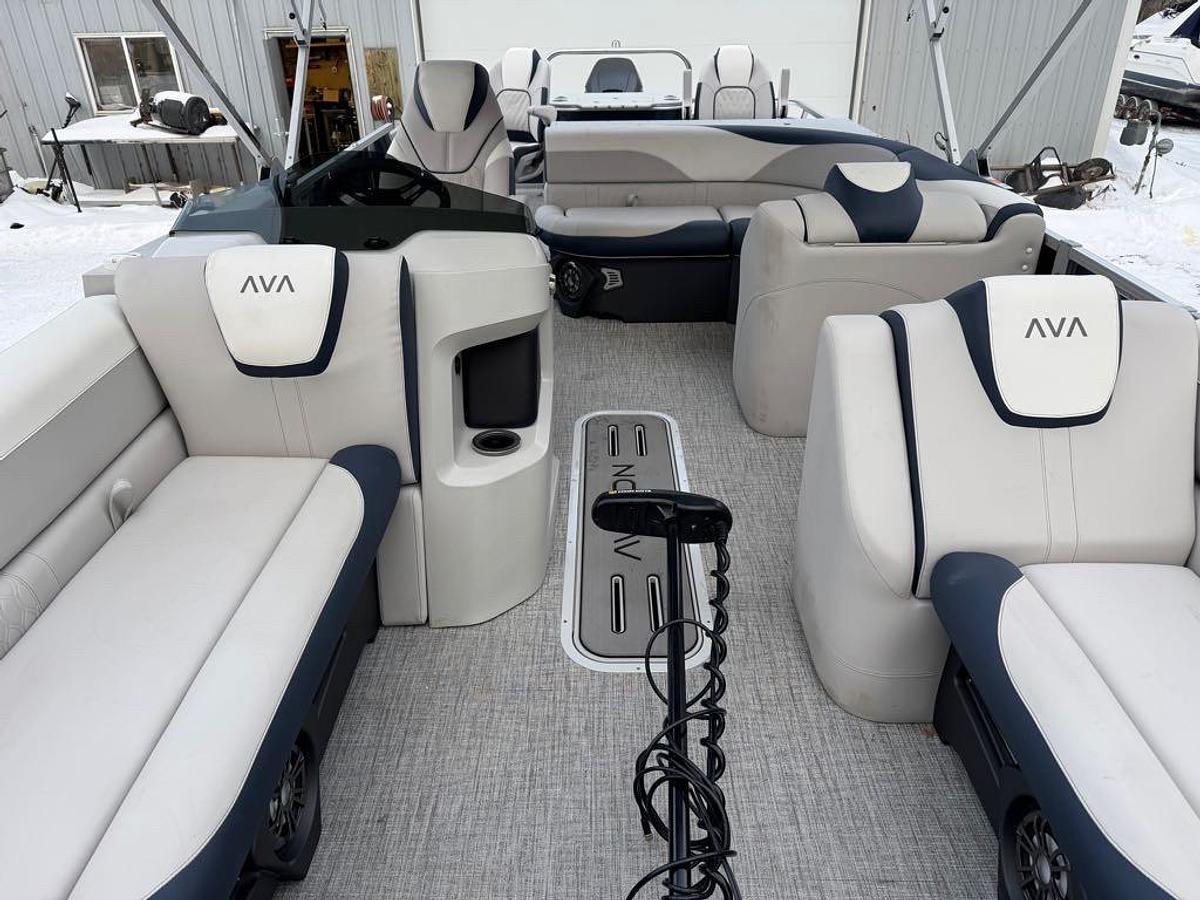 2026 Avalon LSZ 25' Rear Fish