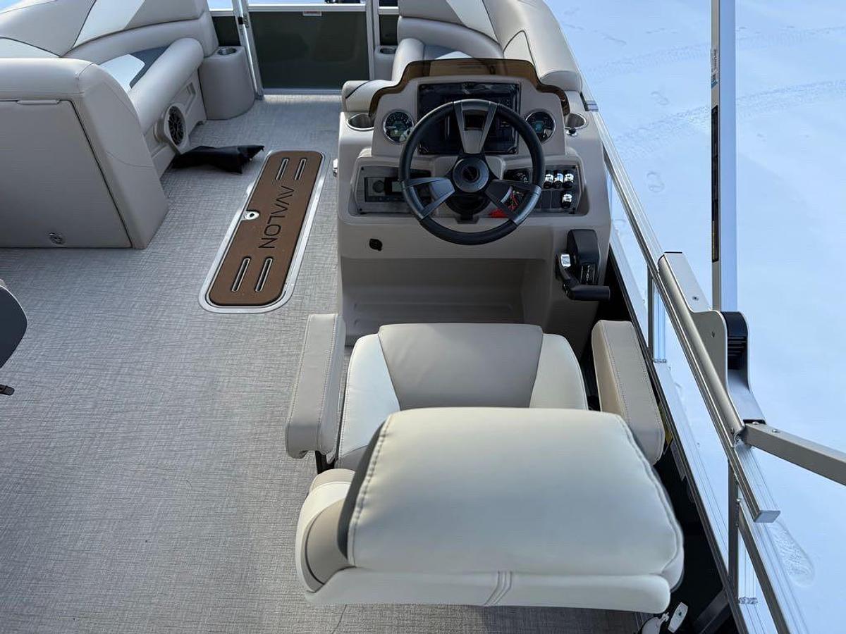 2026 Avalon Venture 85 21' Versatile Rear Bench