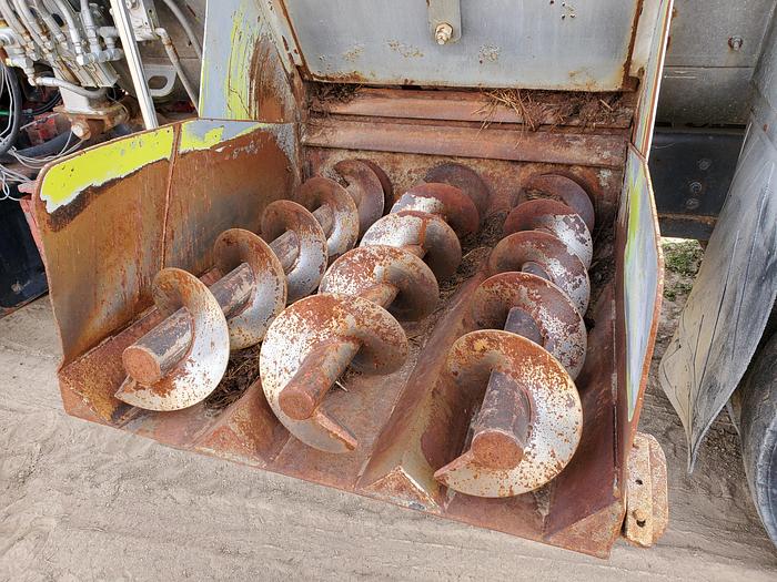 Used Loewen 802 Feed Truck