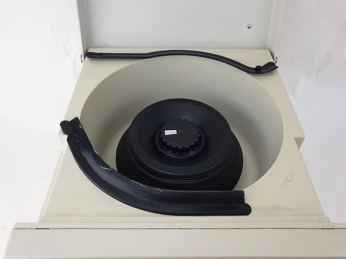 Used Abbott 3531.0 Centrifuge