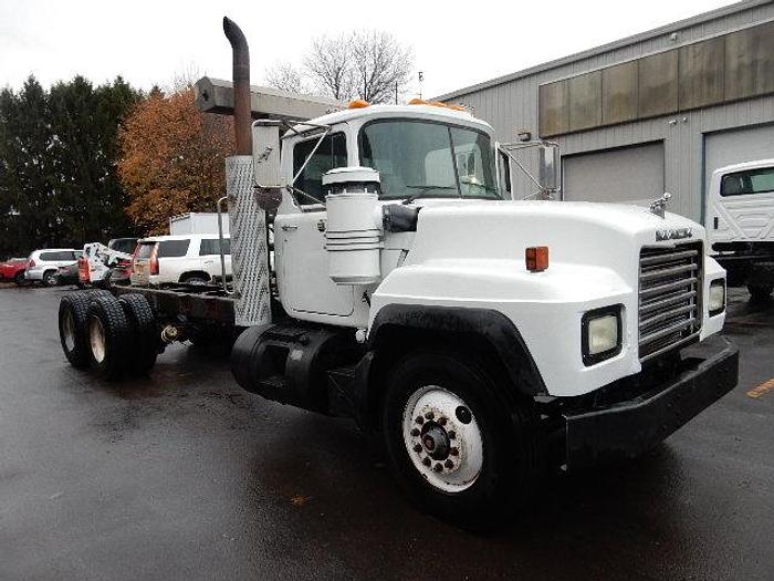 Used 2000 Mack RD690S- Stock #: 8633